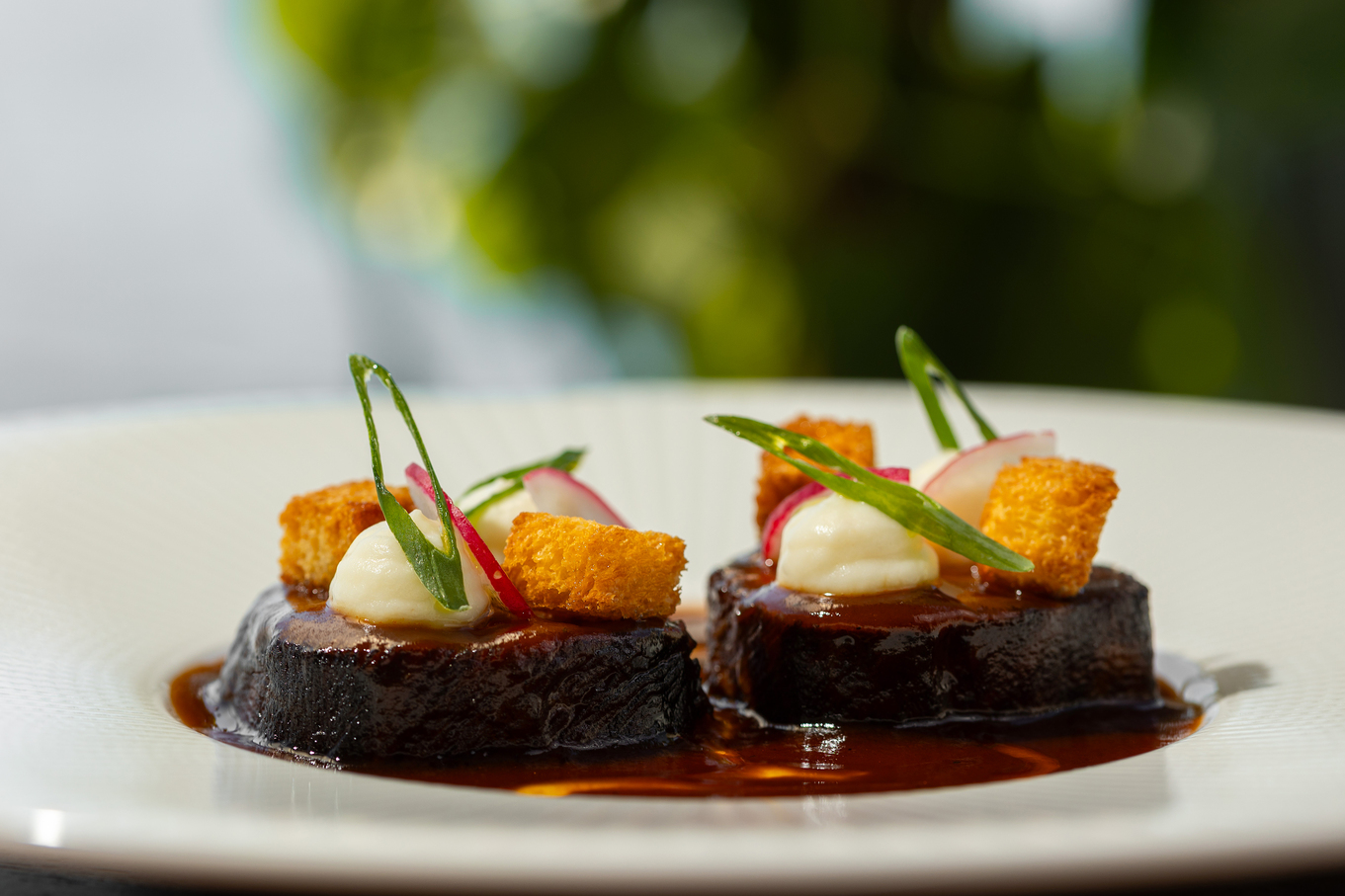 Finest selection of seafood, dry-age meat, fish and wines from all over the world at Dukley Seafront Restaurant.